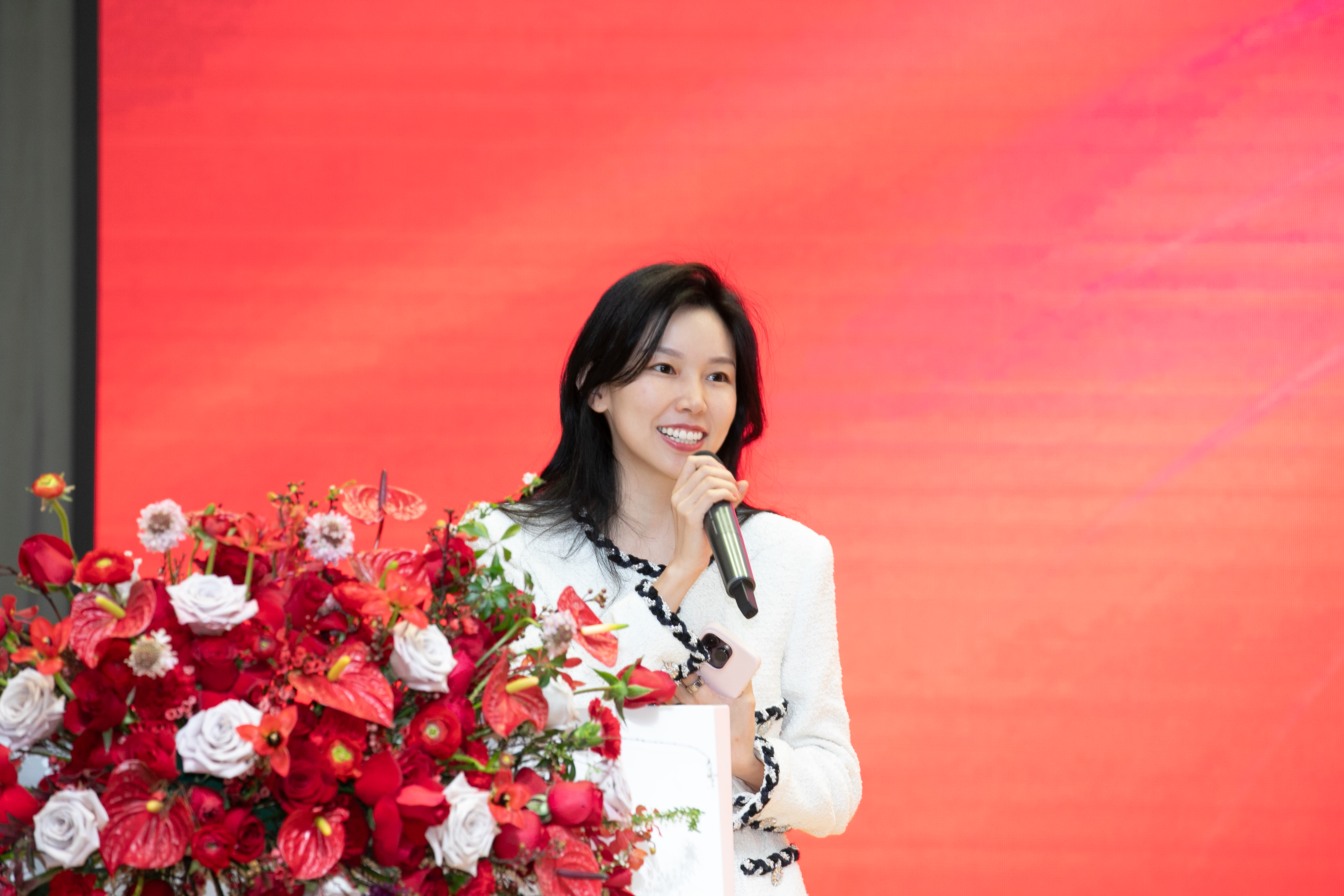 每日经济新闻2024她力量丨尊龙凯时人生就是搏制药董事会主席谢其润：女性加入医疗行业 带来更多元的创新解决方案